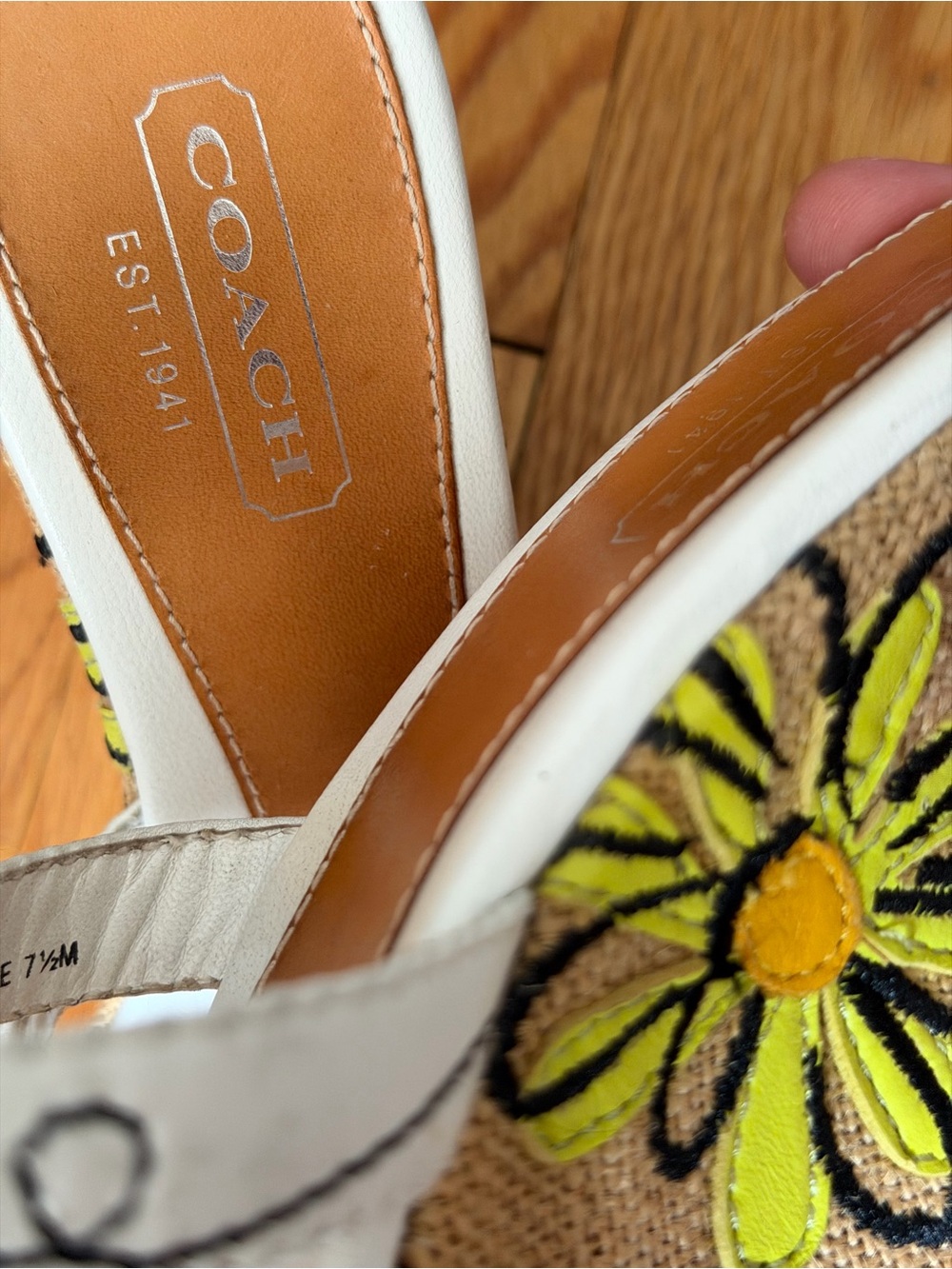 Coach White Leather Bee Embellished Thong Mules 7.5 Y2K vintage pristine - Picture 5 of 7
